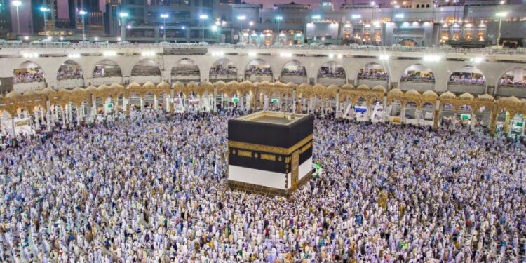 2025 Hajj: Kano inaugural flight of 560 pilgrims departs for Saudi Arabia – SolaceBase