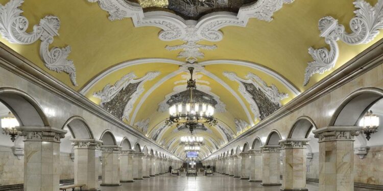 Moscow Metro Installs Replica of Stalin Monument – The Moscow Times