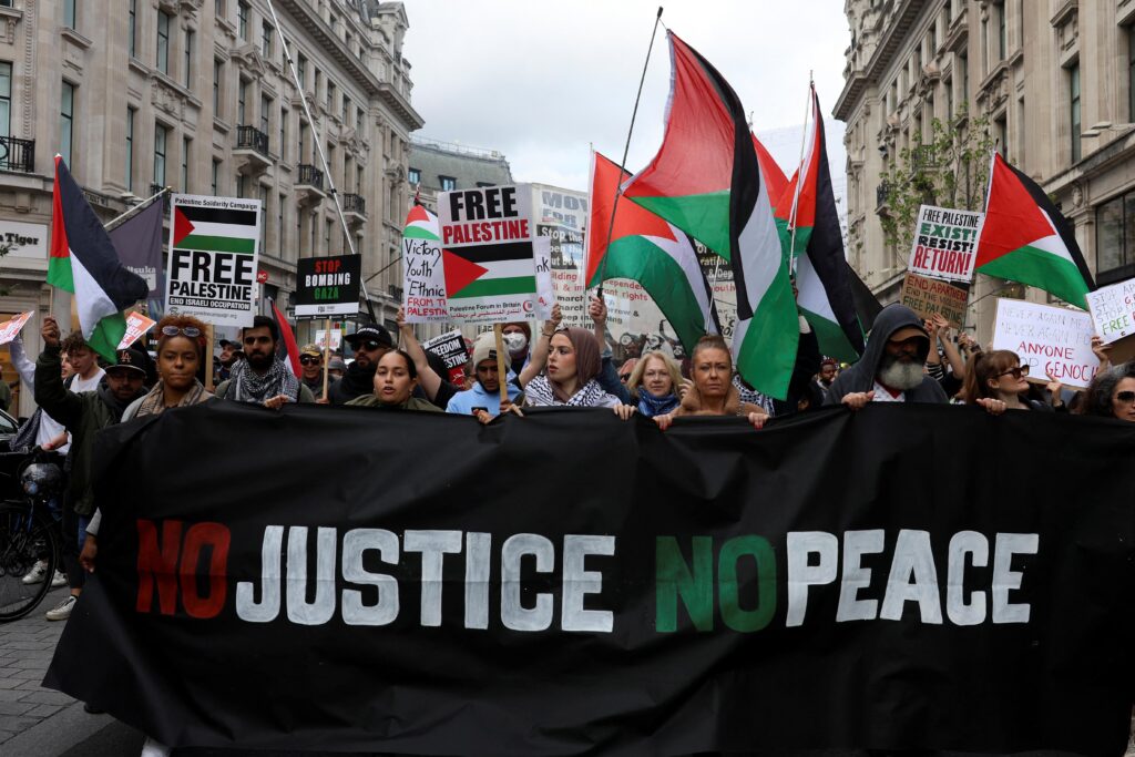 Pro-Palestine group stages protest outside pizza outlet in Pune; clashes with Hindutva activists, case fi – Times of India