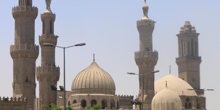 Al-Azhar grand imam accepts invitation to visit Lebanon, vows to reopen Beirut institute – Foreign Affairs – Egypt – Ahram Online