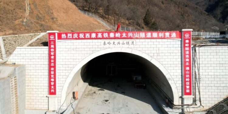 Taixingshan tunnel drilled through in Shaanxi – People’s Daily Online