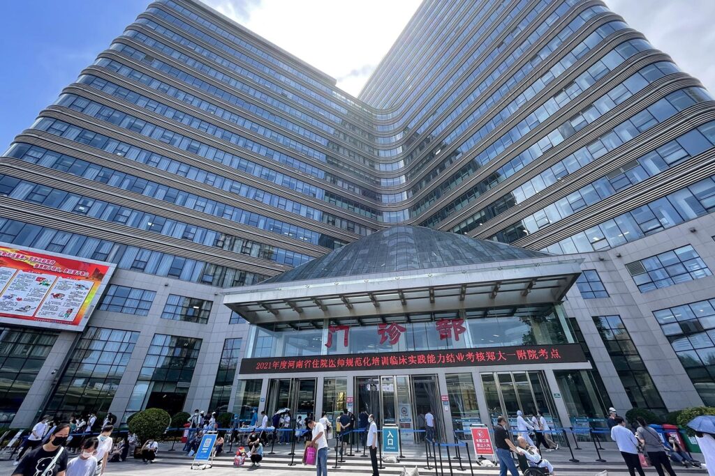 In China, A Visit To The World’s Biggest Hospital – Worldcrunch