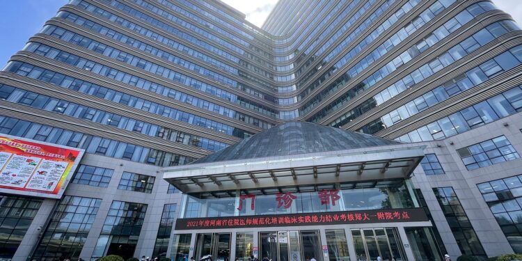 In China, A Visit To The World’s Biggest Hospital – Worldcrunch