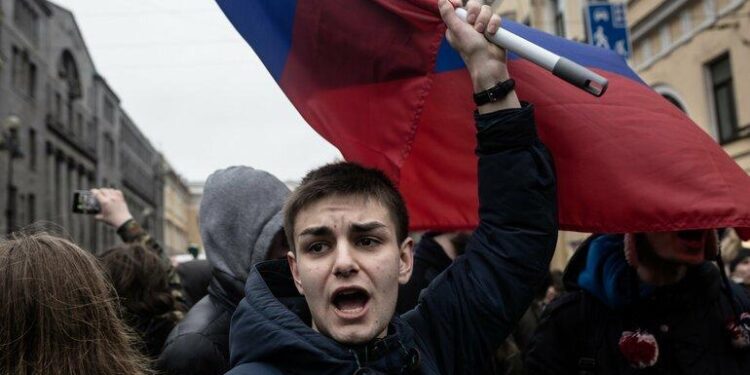 ‘Provincial, Naive and Willfully Ignorant’: Russians Lured to War With Fake Job Ads – The Moscow Times