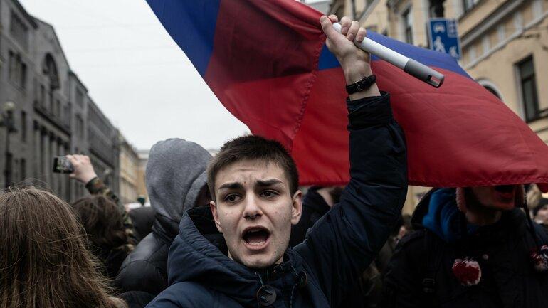 ‘Provincial, Naive and Willfully Ignorant’: Russians Lured to War With Fake Job Ads – The Moscow Times