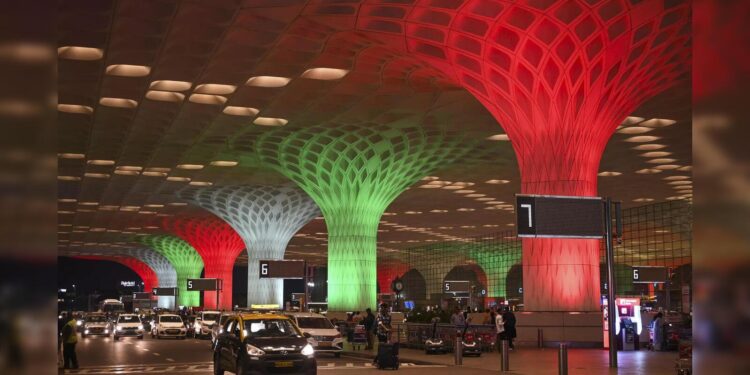 Mumbai airport customs seizes gold bars & foreign currency, one passenger arrested – Times of India