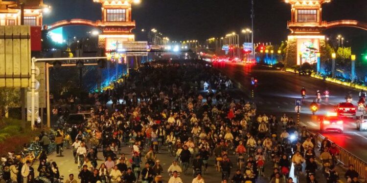 China’s ‘Night Riding Army’ snarls traffic on quest for soup dumplings – NBC News