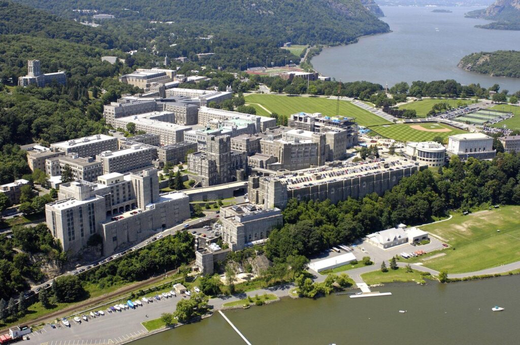 At West Point, President Trump Lauds the “Future Leaders of America’s Army” – The White House (.gov)
