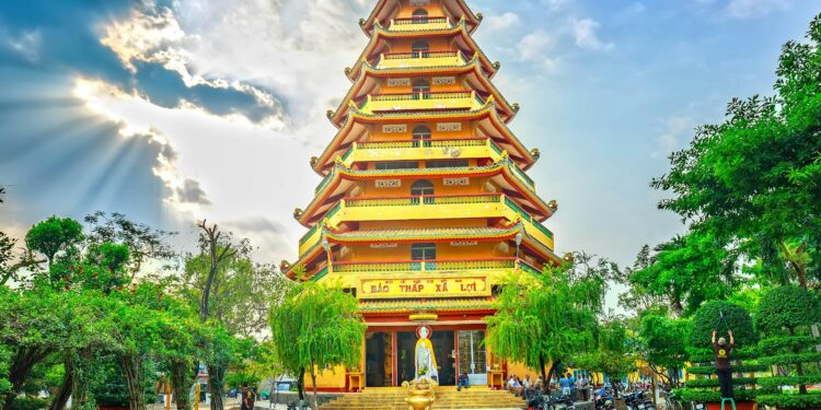 Giac Lam Pagoda: 300-year-old temple with gold relics charms Saigon visitors – Báo VietNamNet