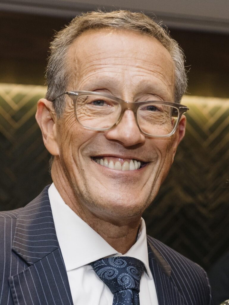 Richard Quest Explores Manila! – CNN