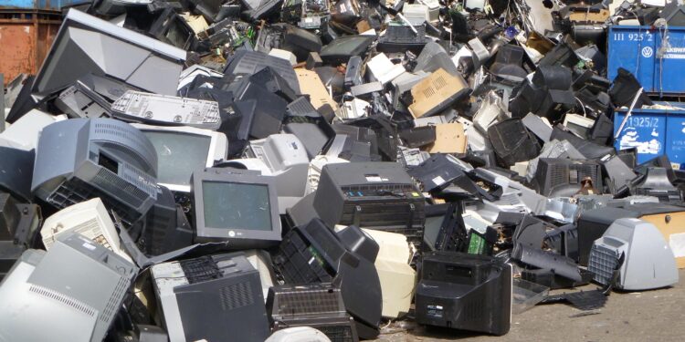 Tackling electronic waste and digital poverty in Brazil: Belo Horizonte – Ellen MacArthur Foundation