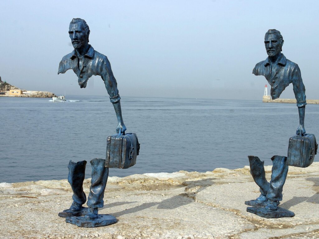 Protective devices on sculptures removed at Summer Palace in St. Petersburg, Russia – Xinhua