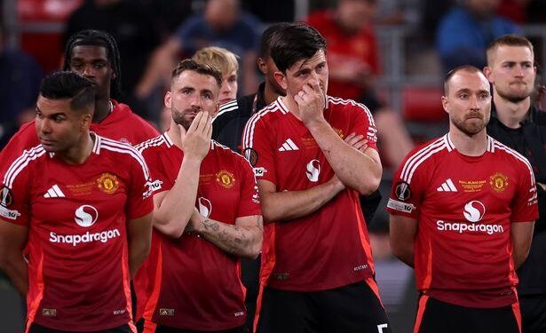 Man United’s bizarre open-top bus parade through the streets of Kuala Lumpur is ruthlessly mocked by rival fan – Daily Mail