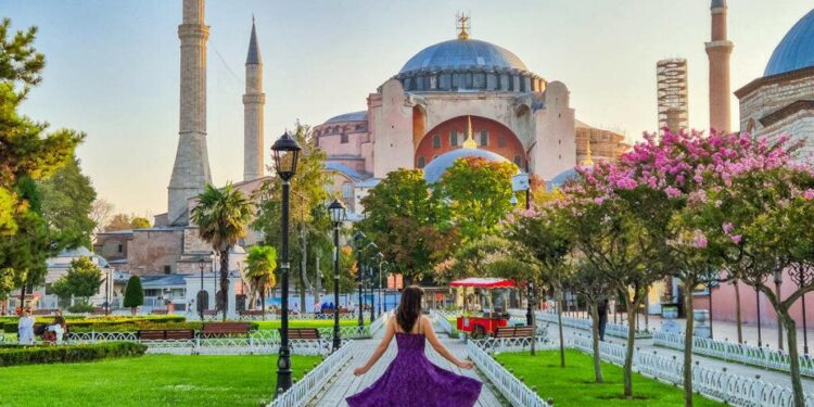 Istanbul celebrates 572nd anniversary of conquest with vibrant events – Hürriyet Daily News