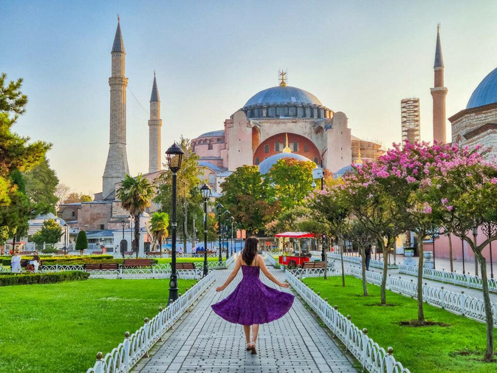 Istanbul celebrates 572nd anniversary of conquest with vibrant events – Hürriyet Daily News