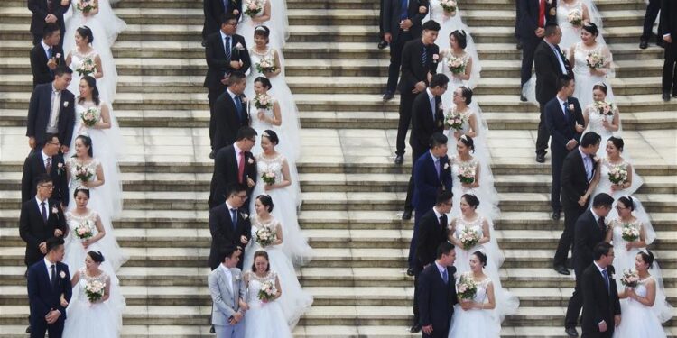 Group marriage ceremony held at Shenyang Palace Museum, China’s Liaoning – People’s Daily