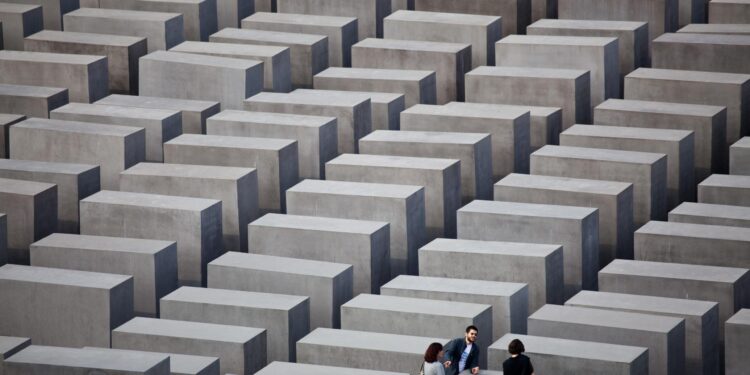 Antisemitic vandal defaces Holocaust memorial, synagogues with green paint in Paris – The Jerusalem Post