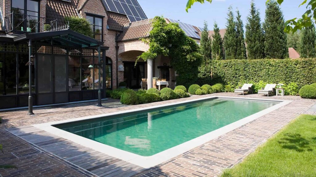 2 of Canada’s largest outdoor swimming pools are in Ontario and they open soon – Toronto.com
