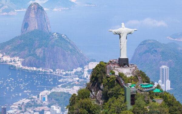 Rio de Janeiro’s hottest day in at least a decade sends residents to the beach – AP News