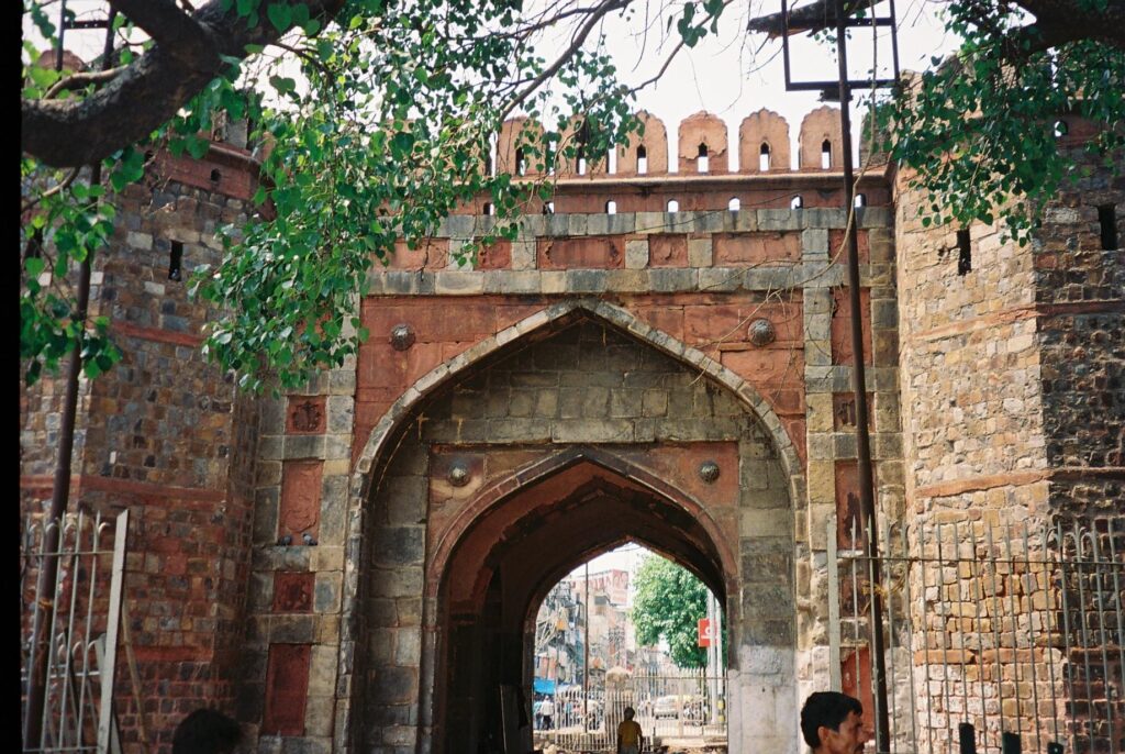 Delhi Darwaza door comes off its hinges – Times of India