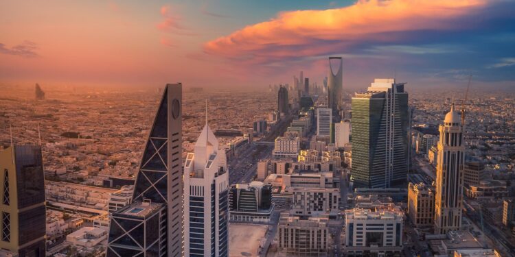 Saudi Arabia Discovers Two New Oil, Gas Fields – i24NEWS