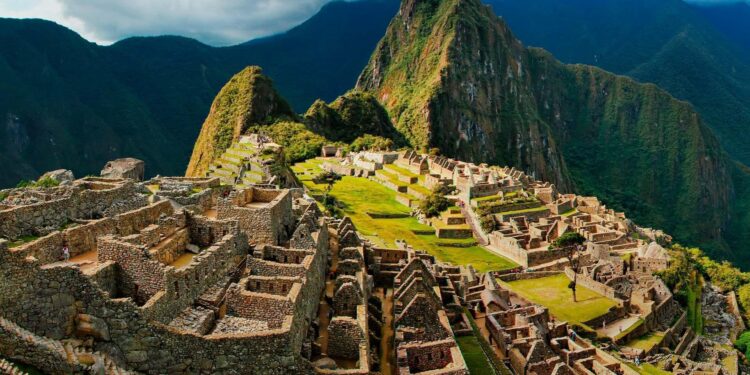 Peru imposes curfew and deploys military after massacre of 13 miners – EFE – Agencia de noticias