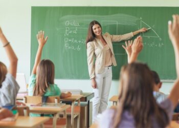 Teachers in Bogota engage with native English speakers online – Peace Corps (.gov)