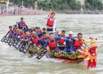 Despite Rain, Dragon Boat Festival Drives Travel Across China – Sixth Tone