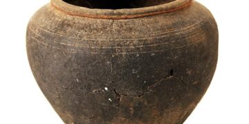Ancient clay jars unearthed following road erosion in western Iran – Tehran Times