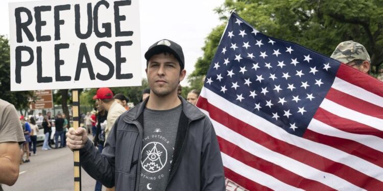 White South African Afrikaner refugees arrive in U.S. on a government-chartered plane – NPR