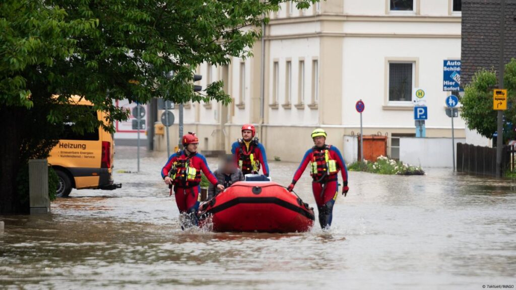 At least 7 people have died and schoolchildren were swept away as floods and snow hit South Africa – ABC News