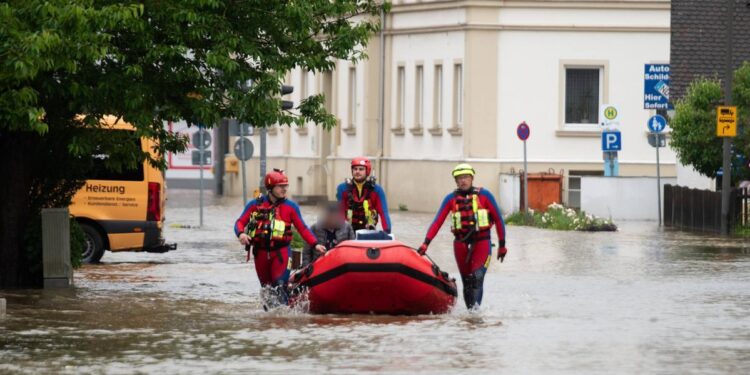 At least 7 people have died and schoolchildren were swept away as floods and snow hit South Africa – ABC News