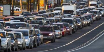 Hours-long traffic delays in Melbourne’s west as road crews inspect damage to the Princes Freeway – Australian Broadcasting Corporation