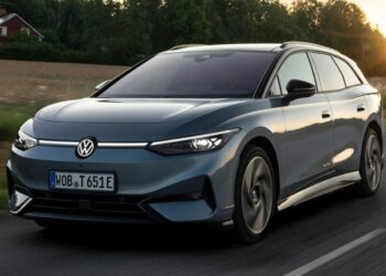 Hair-raising video: Auto, scooter submerged under water after heavy rain in Hyderabad – MSN