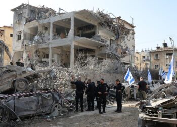 Israel-Iran Live Updates: ‘Tehran Is Burning,’ Israeli Defense Minister Says; Iran Fires More Missiles – WSJ