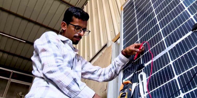 Gujarat: Surat’s Dharit Jasani Shines at India Skills Competition, Wins Bronze In Renewable Energy – ETV Bharat