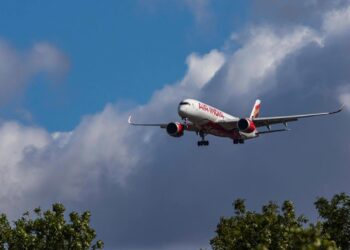 Air India crew arrested in Mumbai for smuggling gold worth Rs 1.41 crores from US – MSN