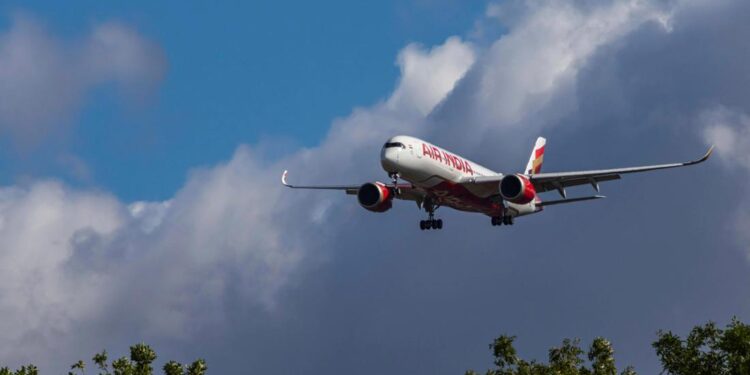Air India crew arrested in Mumbai for smuggling gold worth Rs 1.41 crores from US – MSN