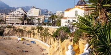 Brits travelling to Spanish hotspot urged to ‘beware’ of new rule or face fine – Daily Express