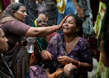 India: At least 4 killed, dozens injured in bridge collapse – dw.com