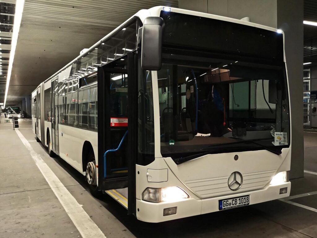 City Bus Crashes Into St. Petersburg Bus Stop, Killing Woman – The Moscow Times