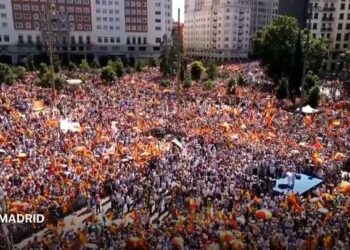 Spanish opposition party rallies tens of thousands of protesters in Madrid – AP News