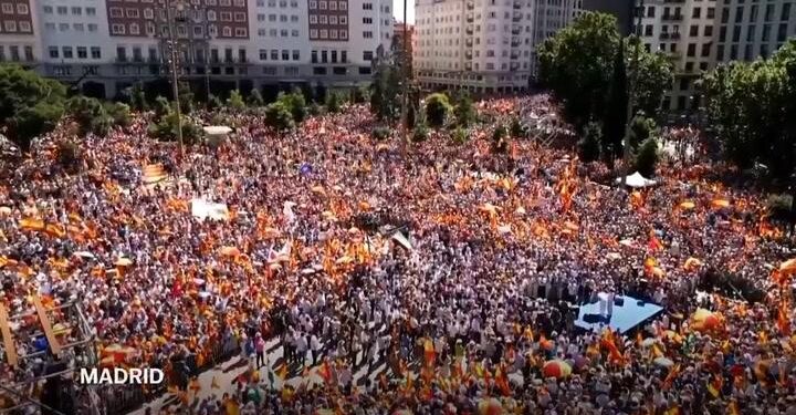 Spanish opposition party rallies tens of thousands of protesters in Madrid – AP News