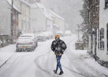 UK weather: Hottest day of the year recorded as Met Office forecasts 34C this weekend – Yahoo