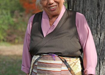 ‘They Come at You’: The Grandmothers Playing Rough at a Kids’ Sport – The New York Times