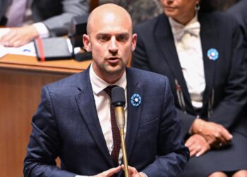 France expels Algerian diplomats in tit-for-tat decision as their feud deepens – AP News