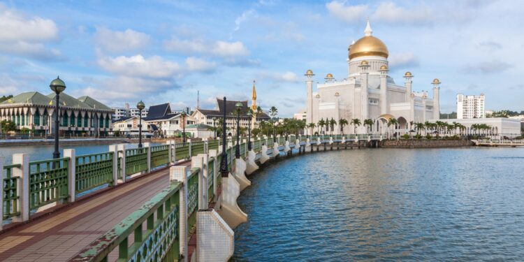 Brunei sultan in KL hospital for ‘fatigue’ – France 24