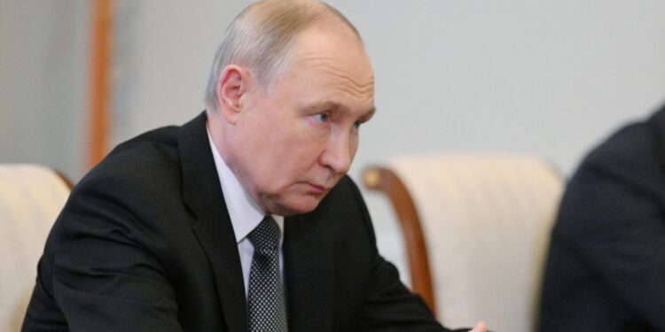 Putin spurns Zelenskyy meeting but lower-level Ukraine-Russia talks are still on – AP News