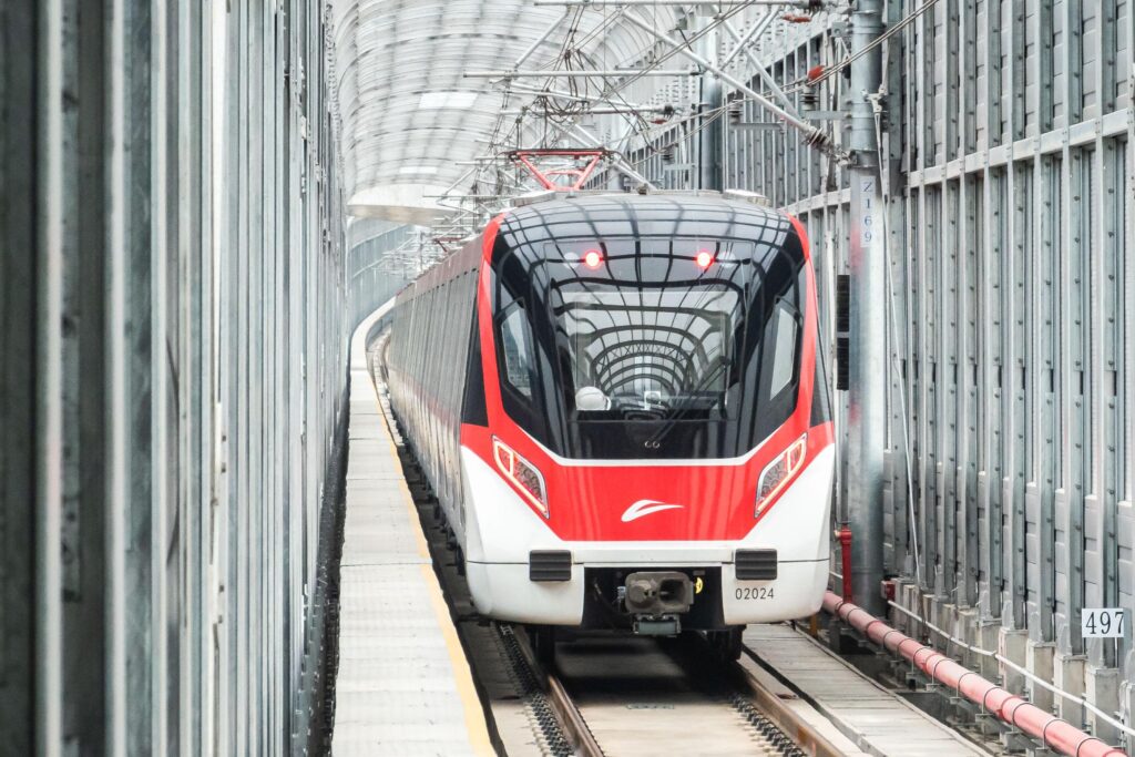 Lights Out: Foshan’s Metro Cuts Power to Slash Operating Costs – Sixth Tone