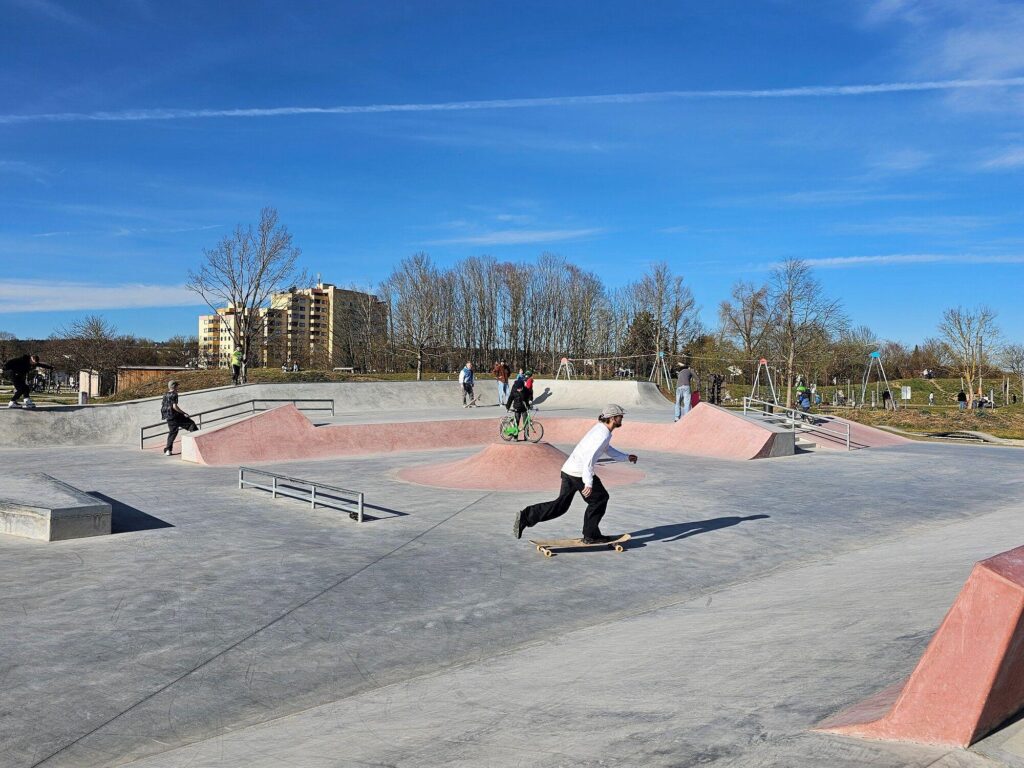 A new skate park in Baghdad is the safe space Iraqi youth have longed for – AP News